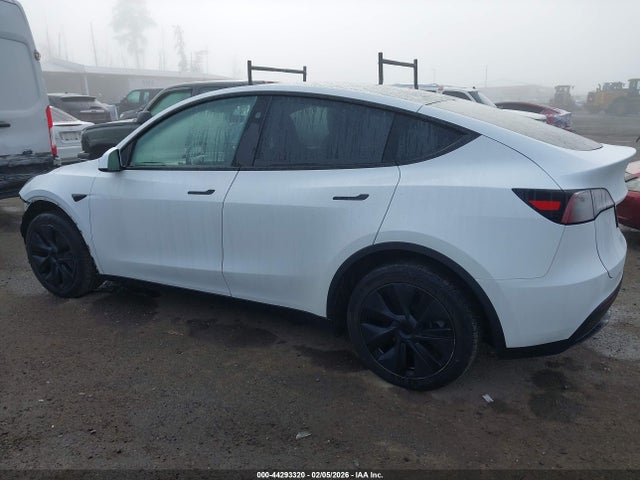 Tesla Model Y Long Range Dual Motor All-wheel Drive 2024 7SAYGDEE5RF206099 Image 15