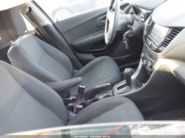 3GNCJKSB7HL270546 Chevrolet TRAX LS