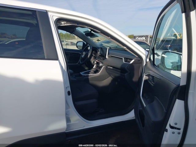 2T3K1RFVXSW432171 Toyota RAV4 LE