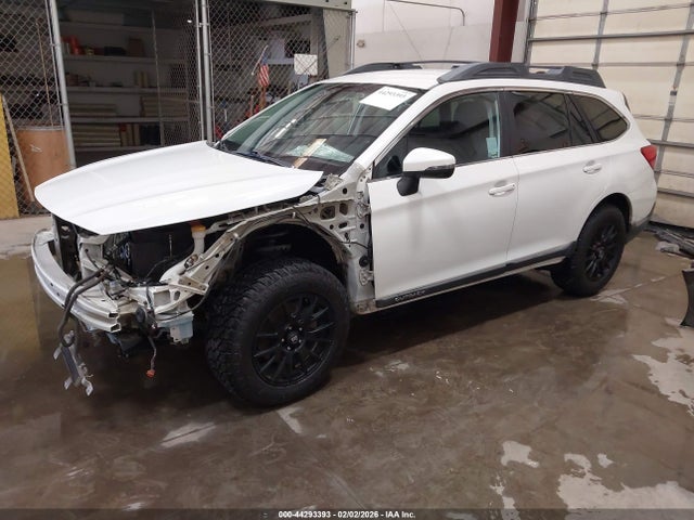 Subaru Outback 2.5i Premium 2018 4S4BSAFC8J3378332 Image 2