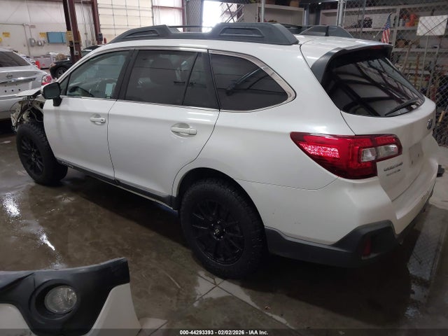 Subaru Outback 2.5i Premium 2018 4S4BSAFC8J3378332 Image 3