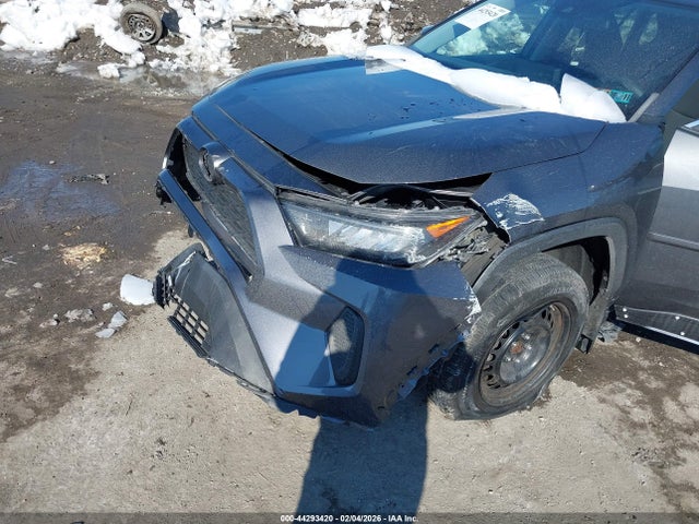 2T3G1RFV2LW102807 Toyota RAV4 LE