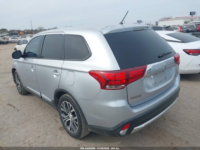 2016 MITSUBISHI OUTLANDER JA4AD3A34GZ016561 Photo 2
