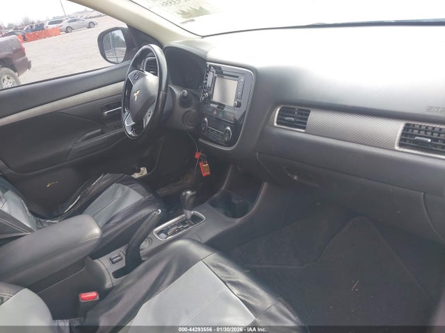 2016 MITSUBISHI OUTLANDER JA4AD3A34GZ016561 Photo 4
