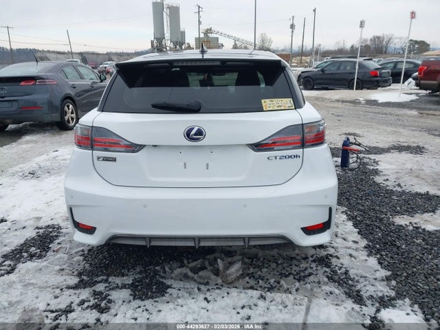 Lexus CT 200H 2015 JTHKD5BH4F2227118 Image 16