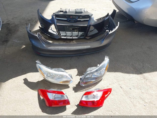 1FADP3J24EL138750 Ford Focus Titanium