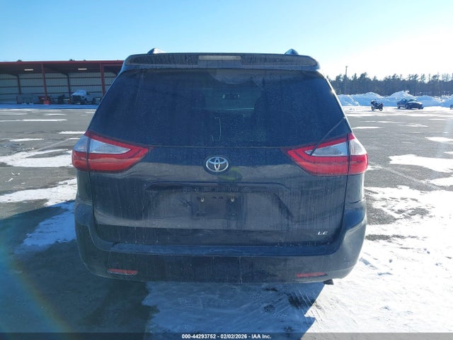 44293752 :رقم المزاد ، 5TDKZ3DC3HS796725 vin ، 2017 Toyota Sienna Le 8 Passenger مزاد بيع
