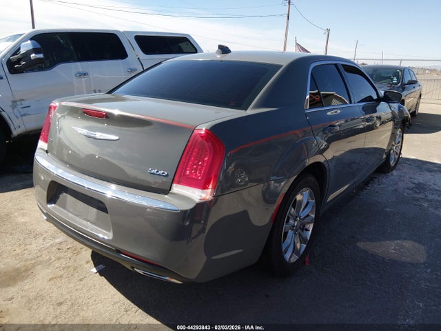 2019 CHRYSLER 300 2C3CCARG2KH531116 Photo 3