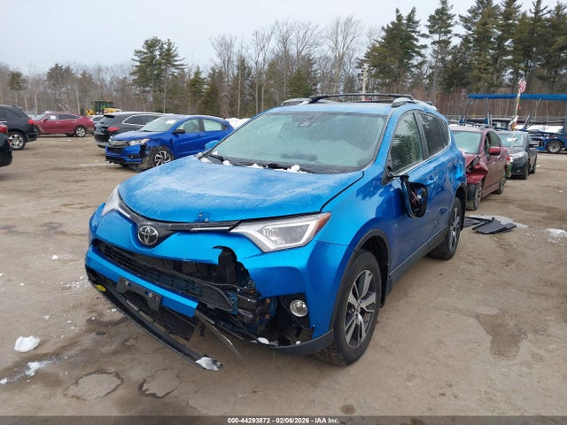 Toyota Rav4 Xle 2017 JTMRFREV8HJ108192 Image 2