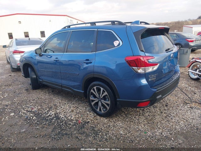 Subaru Forester Limited 2023 JF2SKAPC5PH460518 Image 3
