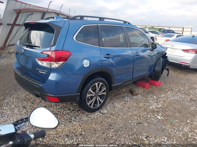 Subaru Forester Limited 2023 JF2SKAPC5PH460518 Image 4