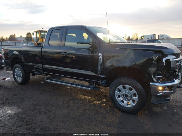1FT8X2BN5PEE13211 Ford F-250 Xlt