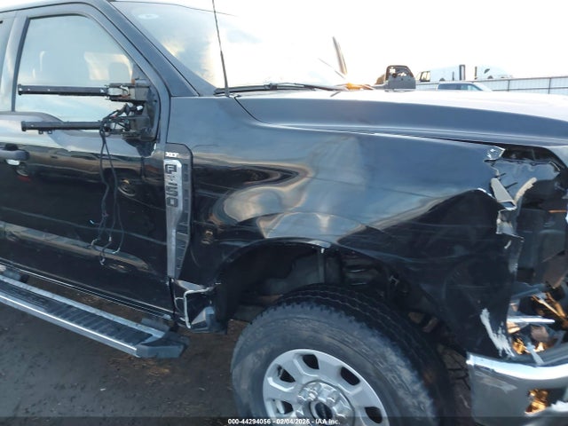 1FT8X2BN5PEE13211 Ford F-250 Xlt