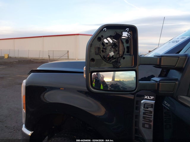1FT8X2BN5PEE13211 Ford F-250 Xlt