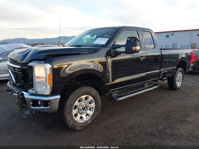 1FT8X2BN5PEE13211 Ford F-250 Xlt