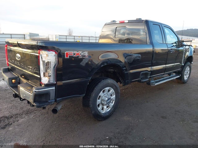 1FT8X2BN5PEE13211 Ford F-250 Xlt