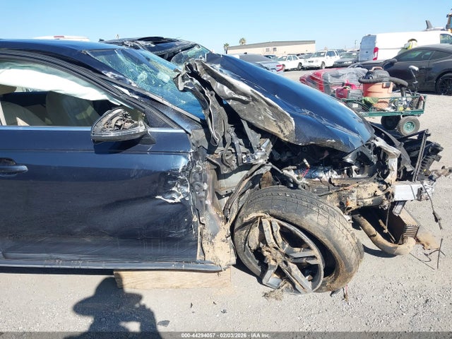 2017 AUDI A4 WAUENAF4XHN069619 Photo 5