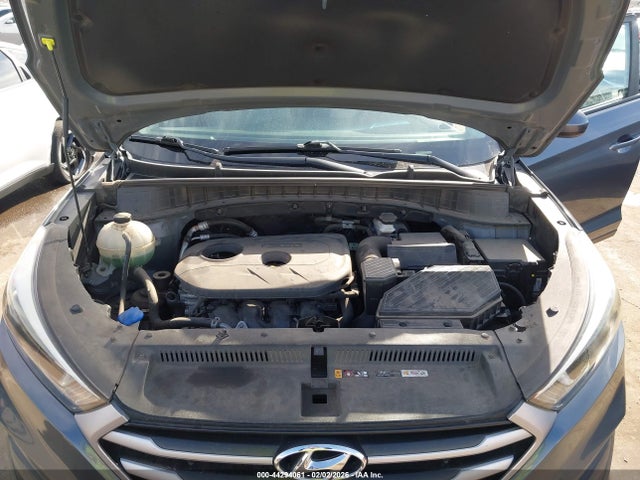 KM8J3CA43HU449011 Hyundai TUCSON SE