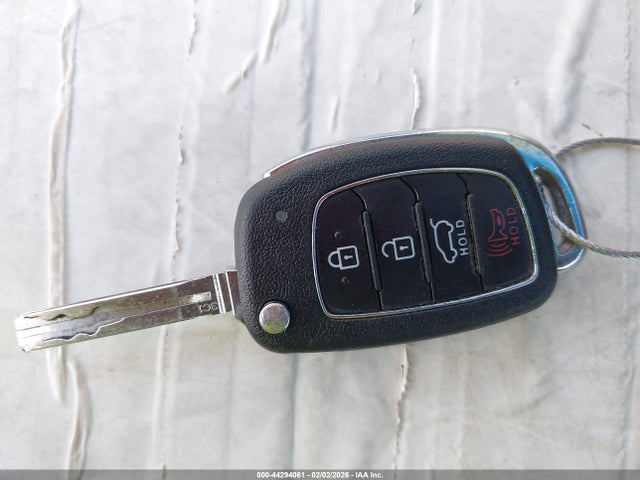 KM8J3CA43HU449011 Hyundai TUCSON SE