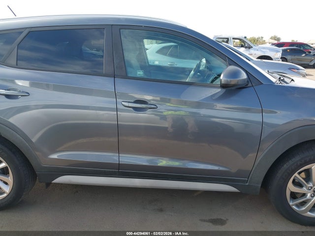 KM8J3CA43HU449011 Hyundai TUCSON SE