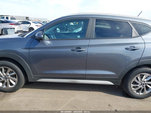 KM8J3CA43HU449011 Hyundai TUCSON SE