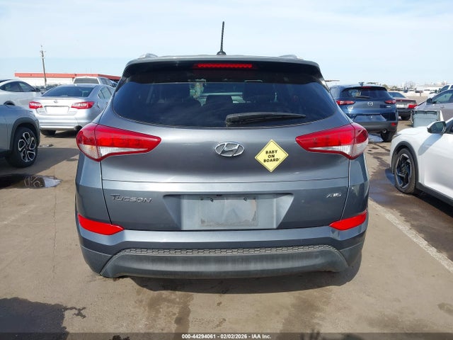 KM8J3CA43HU449011 Hyundai TUCSON SE