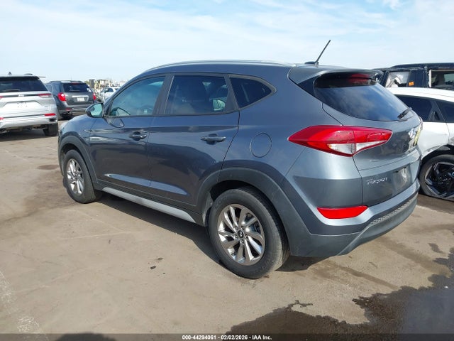 KM8J3CA43HU449011 Hyundai TUCSON SE