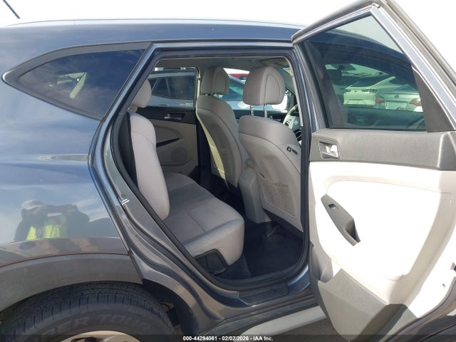 KM8J3CA43HU449011 Hyundai TUCSON SE