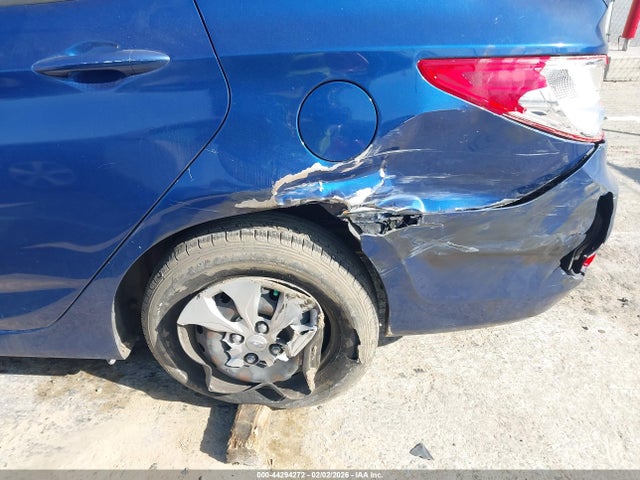KMHCT4AE4HU181495 Hyundai ACCENT SE