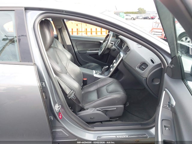 2017 VOLVO S60 YV126MFL8H2437156 Photo 4