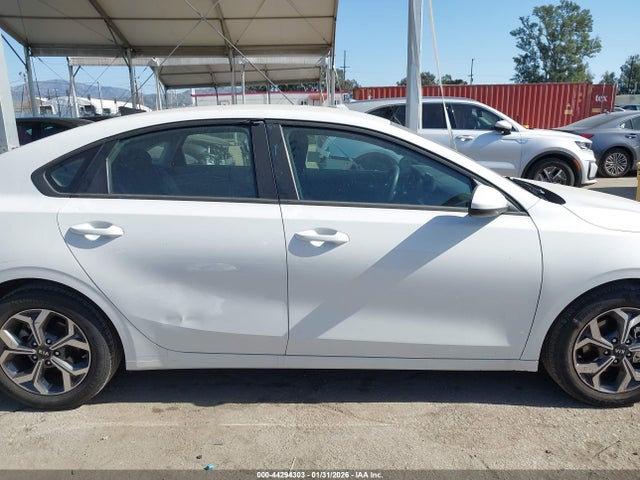 3KPF24AD2ME342270 KIA Forte Lxs