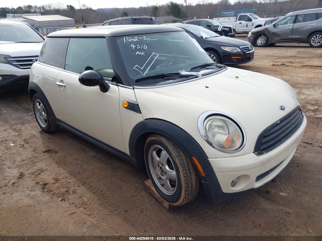 2008 MINI COOPER WMWMF33538TT62095 Photo 0