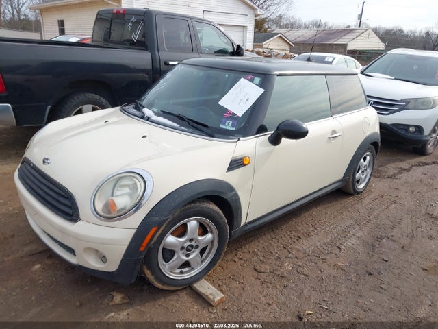2008 MINI COOPER WMWMF33538TT62095 Photo 1