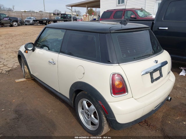 2008 MINI COOPER WMWMF33538TT62095 Photo 2
