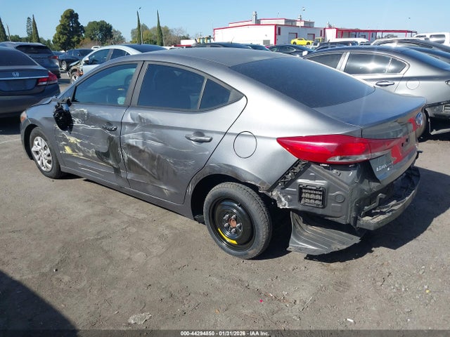 Hyundai ELANTRA SE 2018 5NPD74LFXJH334237 Image 3