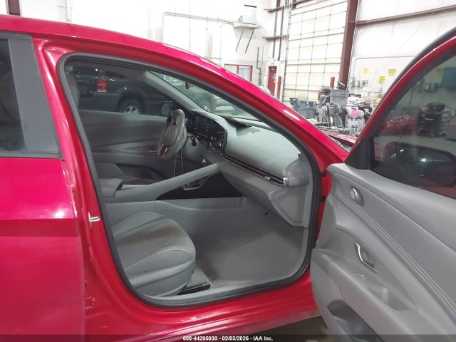 5NPLS4AG3NH082973 Hyundai ELANTRA SEL
