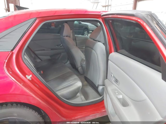 5NPLS4AG3NH082973 Hyundai ELANTRA SEL