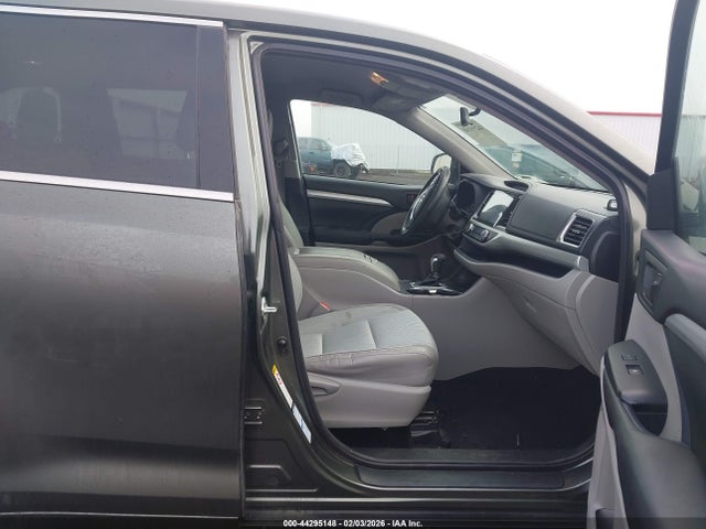 5TDBKRFH0FS156999 Toyota Highlander Le Plus V6