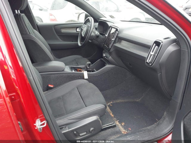 2022 VOLVO XC40 RECHARGE PURE ELECTRIC YV4ED3UR7N2749682 Photo 4