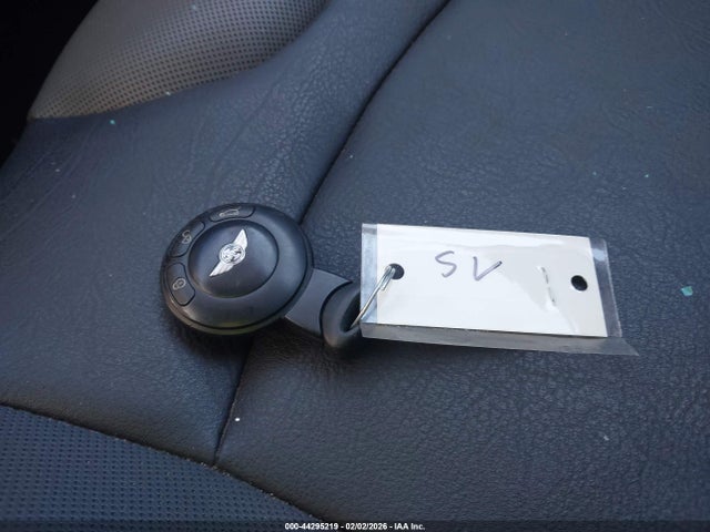 2008 MINI COOPER WMWMF33588TT67812 Photo 10