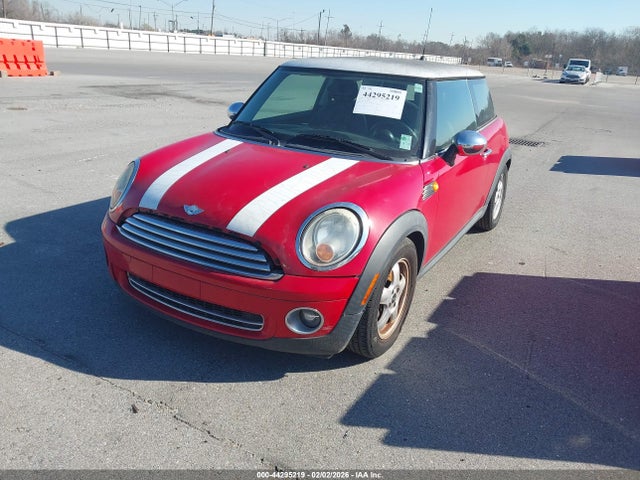 2008 MINI COOPER WMWMF33588TT67812 Photo 1