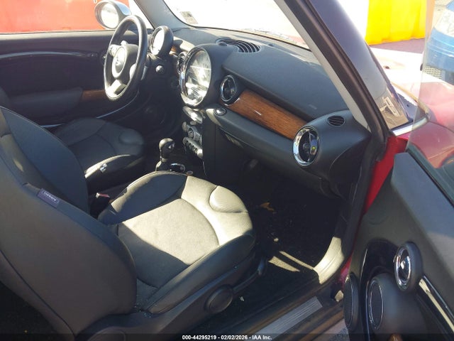 2008 MINI COOPER WMWMF33588TT67812 Photo 4