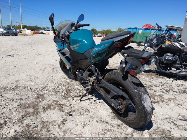 Kawasaki EX400 2021 JKAEXKH1XMDAA6793 Image 3