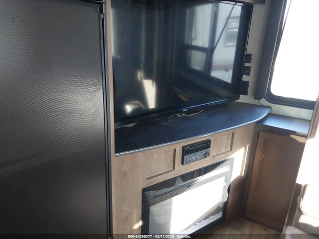 4YDF25R25MV502286 Keystone Other