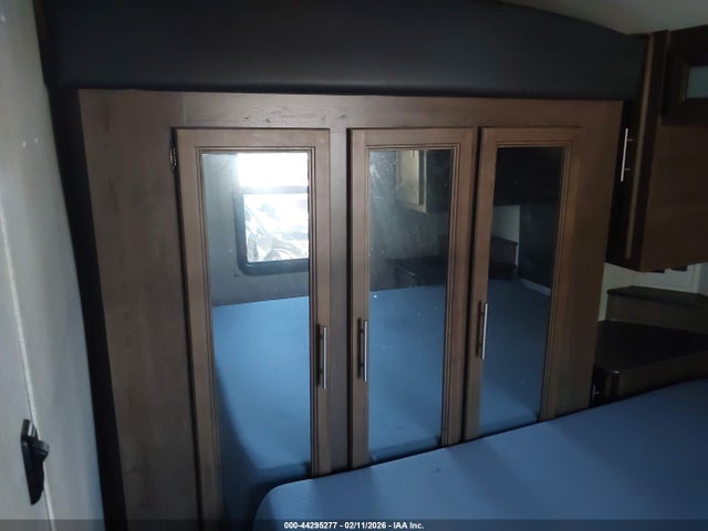 4YDF25R25MV502286 Keystone Other