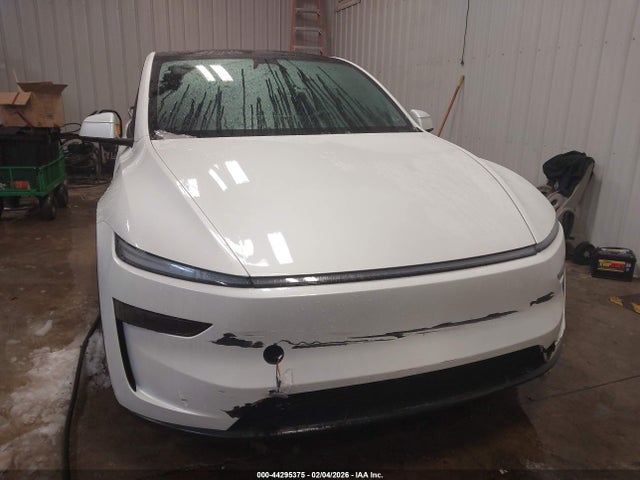 44295375 :رقم المزاد ، 7SAYGDEE5TF323155 vin ، 2026 Tesla Model Y مزاد بيع