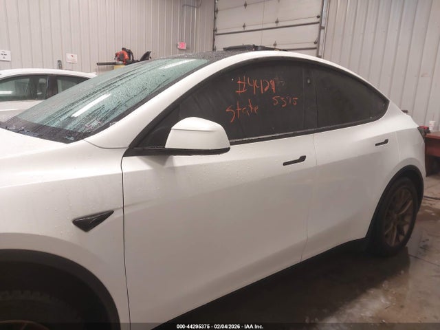 44295375 :رقم المزاد ، 7SAYGDEE5TF323155 vin ، 2026 Tesla Model Y مزاد بيع