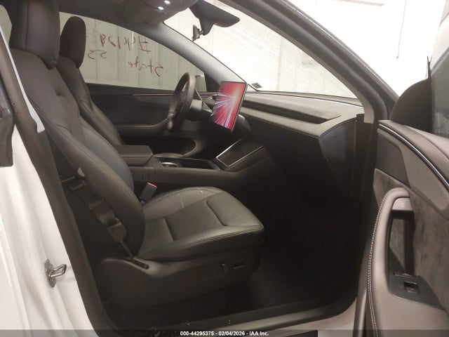 44295375 :رقم المزاد ، 7SAYGDEE5TF323155 vin ، 2026 Tesla Model Y مزاد بيع