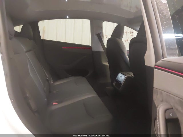 44295375 :رقم المزاد ، 7SAYGDEE5TF323155 vin ، 2026 Tesla Model Y مزاد بيع