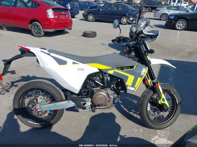 Продажа на аукционе авто 2021 Husqvarna Supermoto 701, vin: VBKUSV406MM710424, номер лота: 44295421